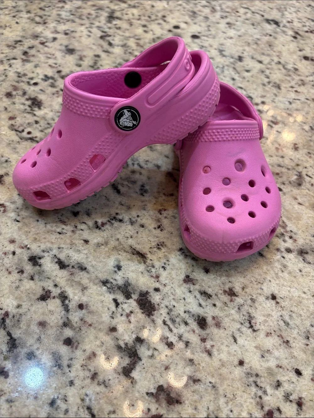 CROCS Kids Classic Clog in Bright Pink